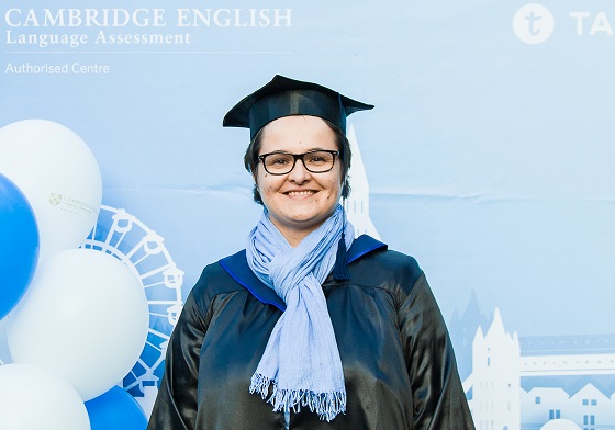 Взрослые студенты Талисмана получают Международные Кембриджские сертификаты